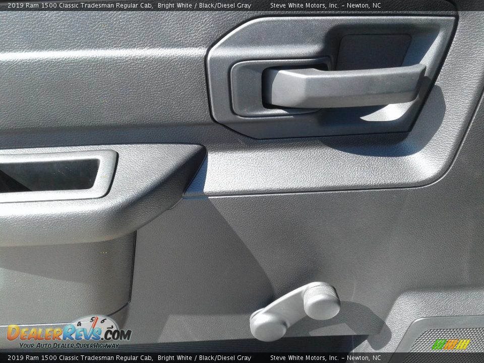 2019 Ram 1500 Classic Tradesman Regular Cab Bright White / Black/Diesel Gray Photo #10