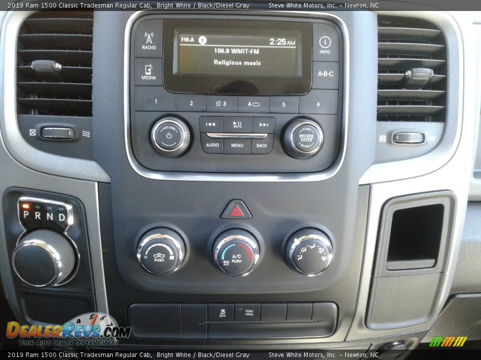 2019 Ram 1500 Classic Tradesman Regular Cab Bright White / Black/Diesel Gray Photo #18
