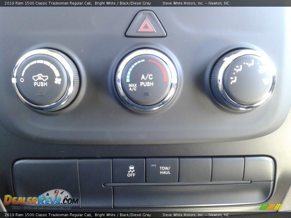 2019 Ram 1500 Classic Tradesman Regular Cab Bright White / Black/Diesel Gray Photo #21