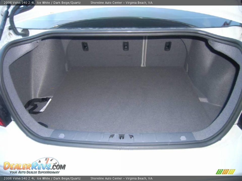 2006 Volvo S40 2.4i Ice White / Dark Beige/Quartz Photo #19