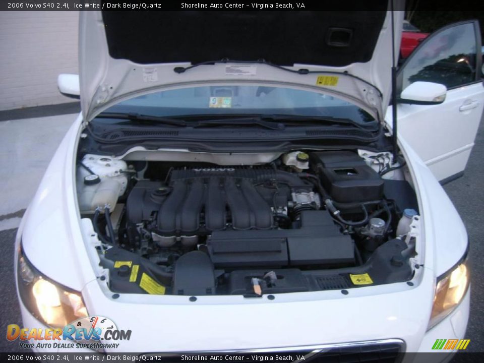 2006 Volvo S40 2.4i Ice White / Dark Beige/Quartz Photo #20