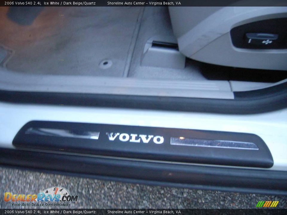 2006 Volvo S40 2.4i Ice White / Dark Beige/Quartz Photo #21