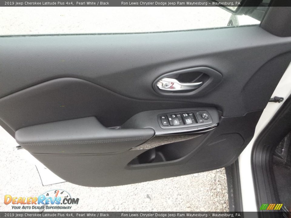 2019 Jeep Cherokee Latitude Plus 4x4 Pearl White / Black Photo #13