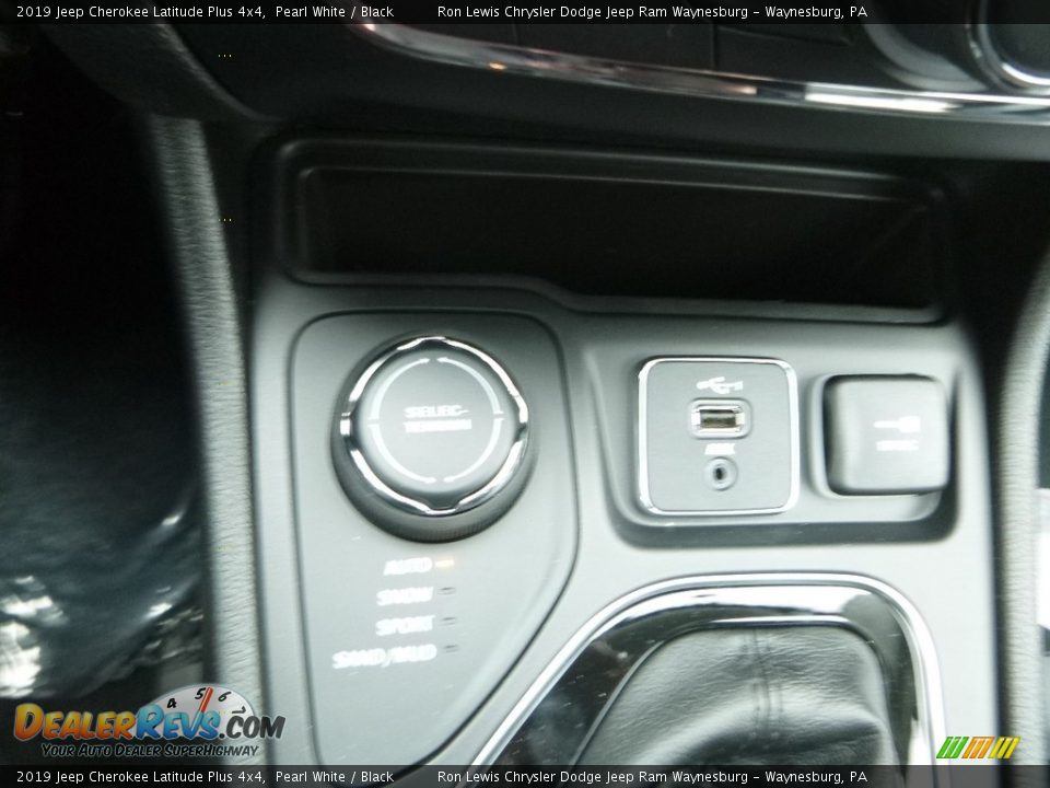 2019 Jeep Cherokee Latitude Plus 4x4 Pearl White / Black Photo #20