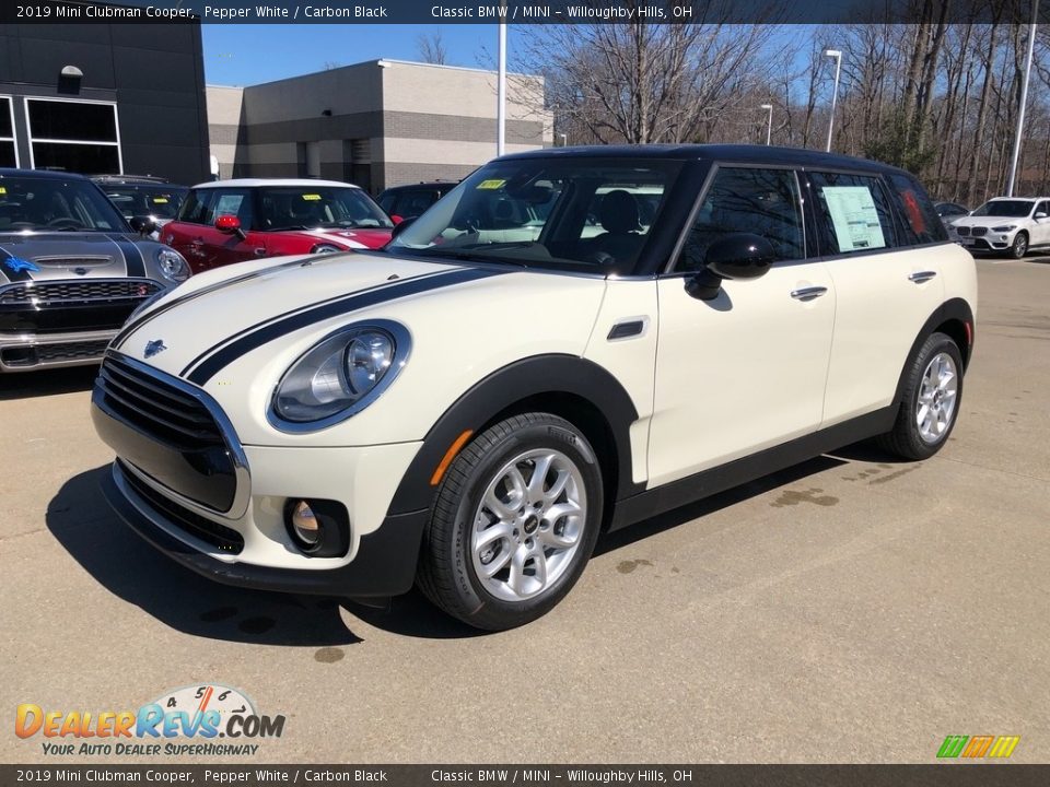 Front 3/4 View of 2019 Mini Clubman Cooper Photo #4