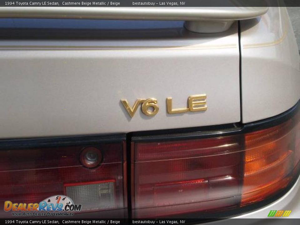 1994 Toyota Camry LE Sedan Cashmere Beige Metallic / Beige Photo #13