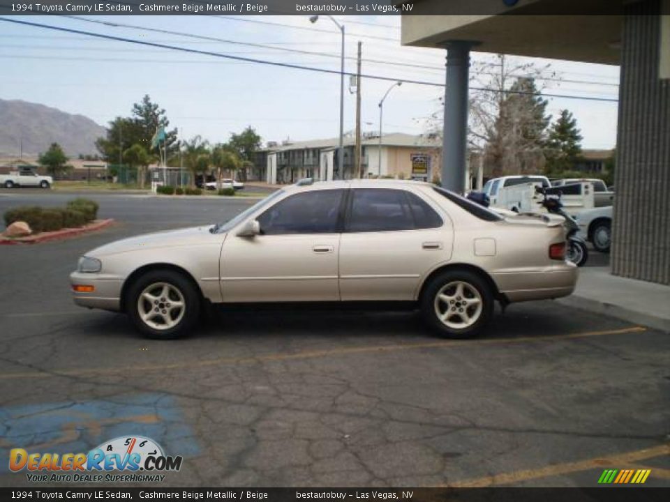 1994 Toyota Camry LE Sedan Cashmere Beige Metallic / Beige Photo #15