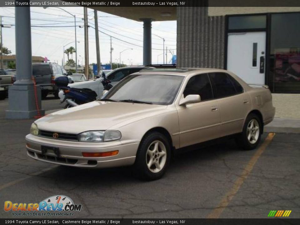 1994 Toyota Camry LE Sedan Cashmere Beige Metallic / Beige Photo #17