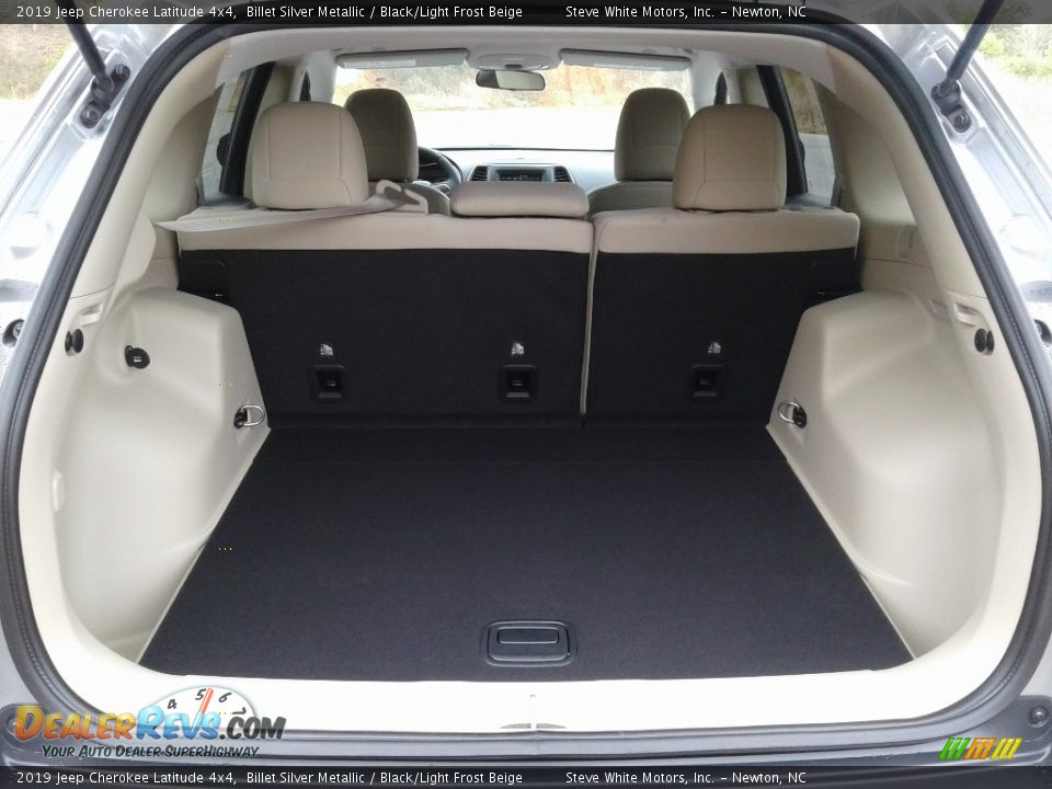 2019 Jeep Cherokee Latitude 4x4 Billet Silver Metallic / Black/Light Frost Beige Photo #12