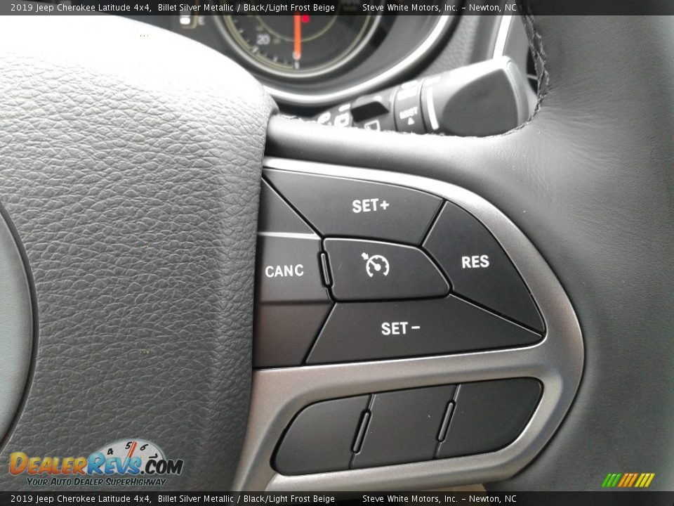 2019 Jeep Cherokee Latitude 4x4 Billet Silver Metallic / Black/Light Frost Beige Photo #17