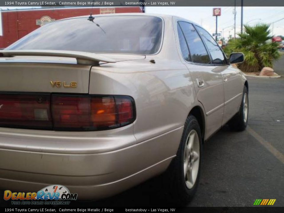 1994 Toyota Camry LE Sedan Cashmere Beige Metallic / Beige Photo #28