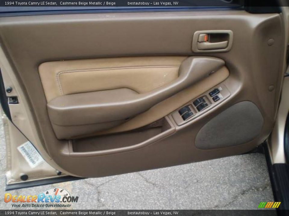 1994 Toyota Camry LE Sedan Cashmere Beige Metallic / Beige Photo #29