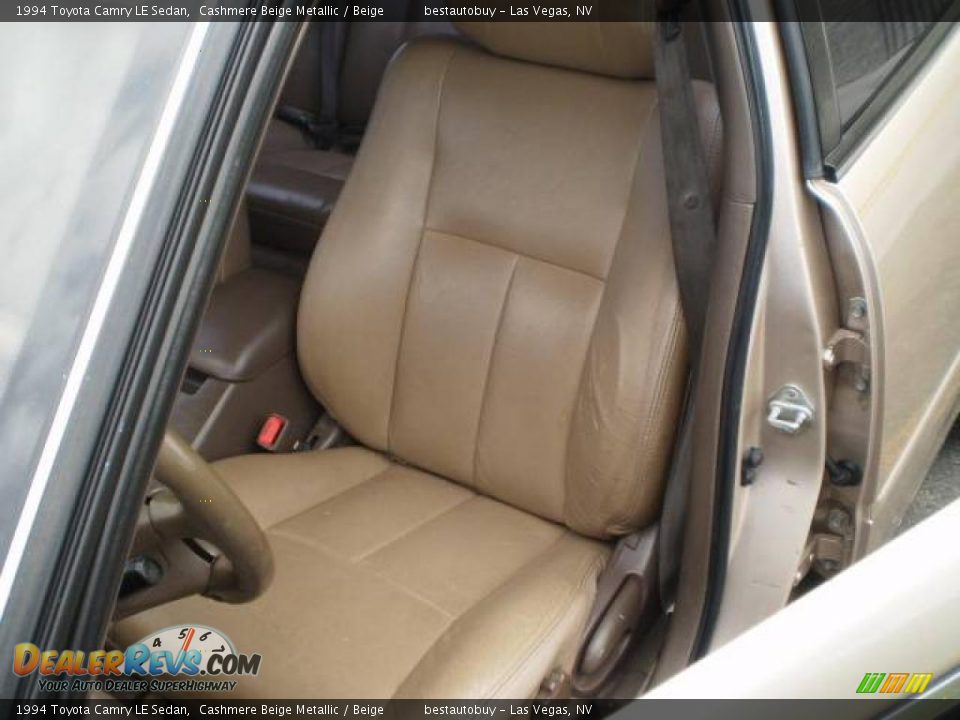 1994 Toyota Camry LE Sedan Cashmere Beige Metallic / Beige Photo #31