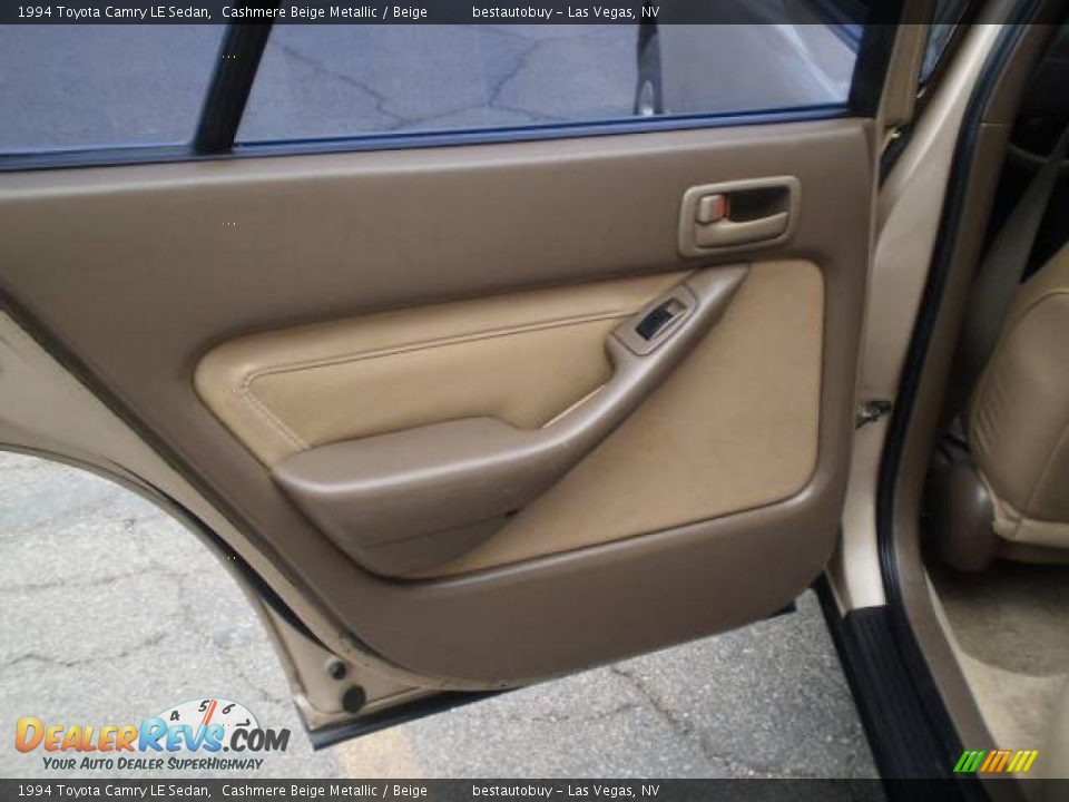 1994 Toyota Camry LE Sedan Cashmere Beige Metallic / Beige Photo #32