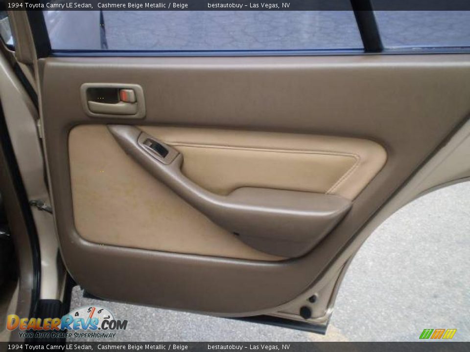 1994 Toyota Camry LE Sedan Cashmere Beige Metallic / Beige Photo #34