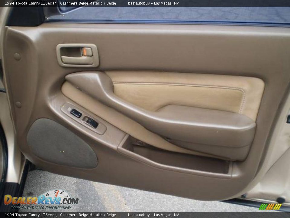 1994 Toyota Camry LE Sedan Cashmere Beige Metallic / Beige Photo #36
