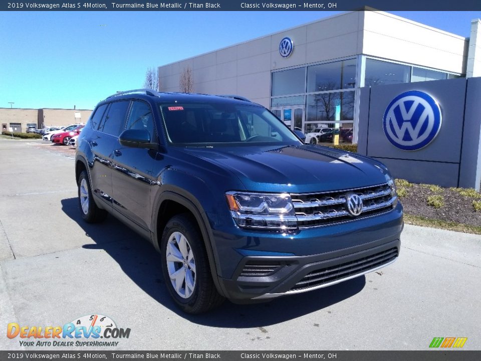 Front 3/4 View of 2019 Volkswagen Atlas S 4Motion Photo #1
