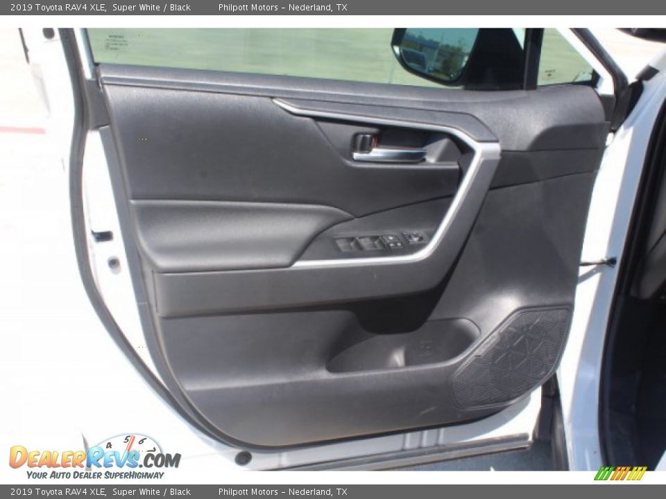 2019 Toyota RAV4 XLE Super White / Black Photo #9