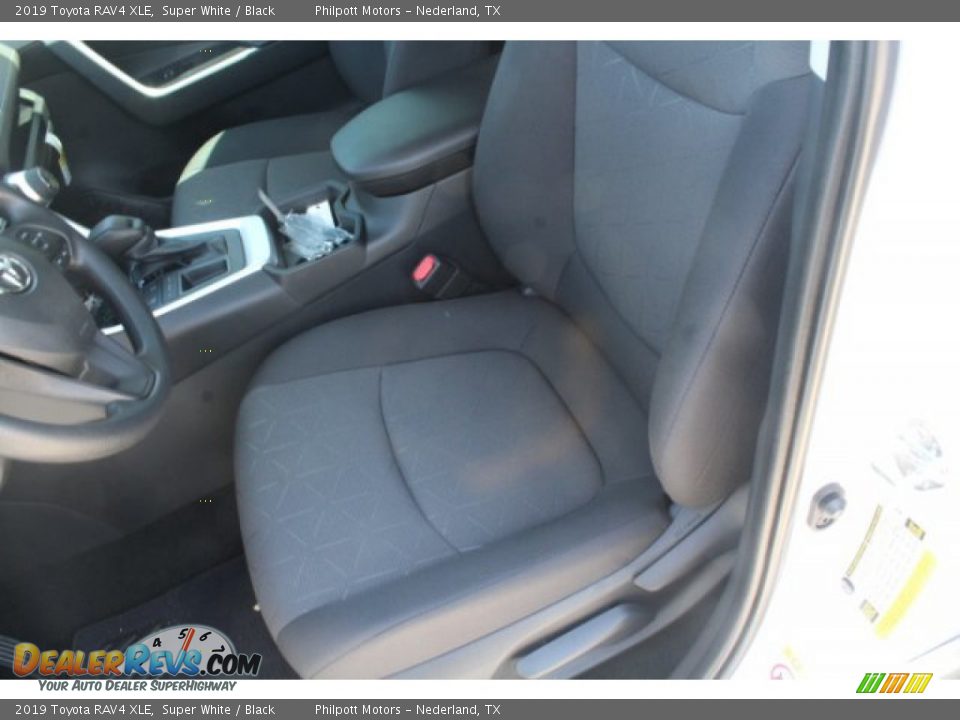 2019 Toyota RAV4 XLE Super White / Black Photo #10