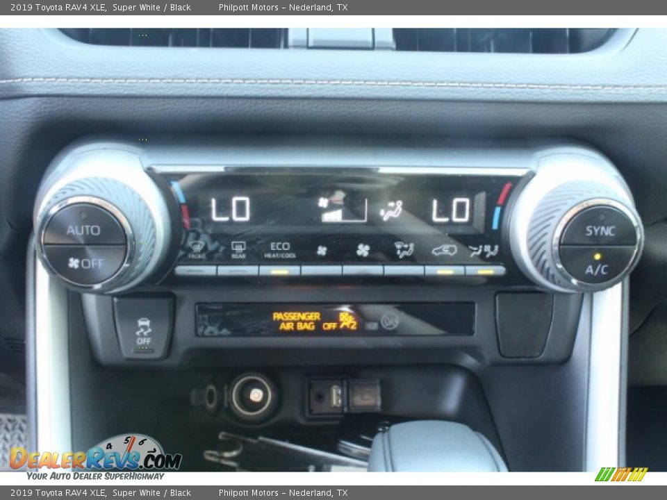 2019 Toyota RAV4 XLE Super White / Black Photo #12