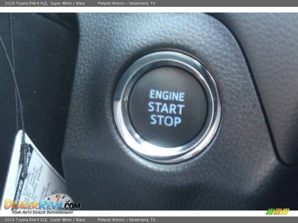 2019 Toyota RAV4 XLE Super White / Black Photo #14