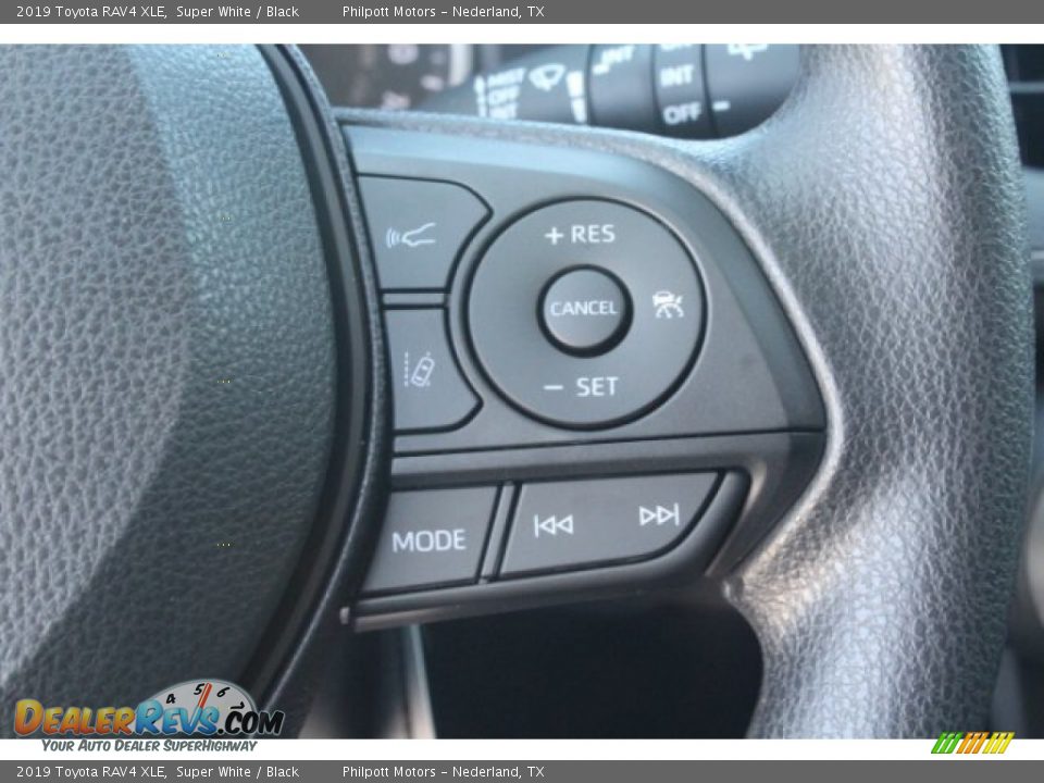 2019 Toyota RAV4 XLE Super White / Black Photo #16