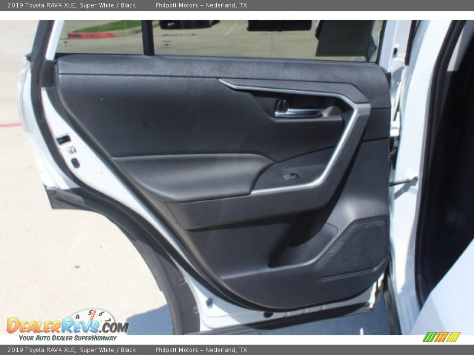 2019 Toyota RAV4 XLE Super White / Black Photo #17