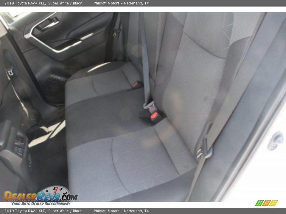 2019 Toyota RAV4 XLE Super White / Black Photo #18