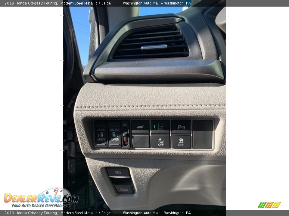 2019 Honda Odyssey Touring Modern Steel Metallic / Beige Photo #10