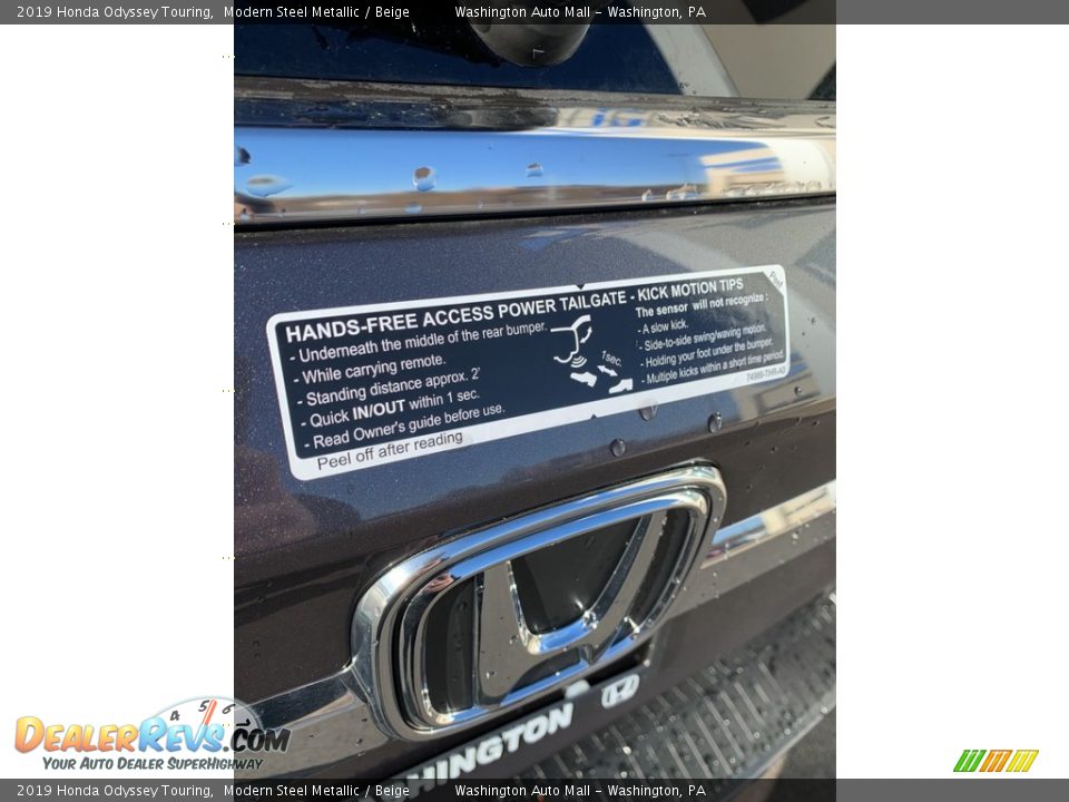 2019 Honda Odyssey Touring Modern Steel Metallic / Beige Photo #18