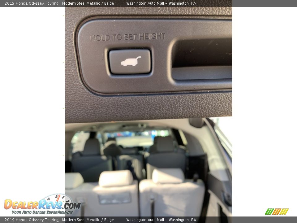 2019 Honda Odyssey Touring Modern Steel Metallic / Beige Photo #21