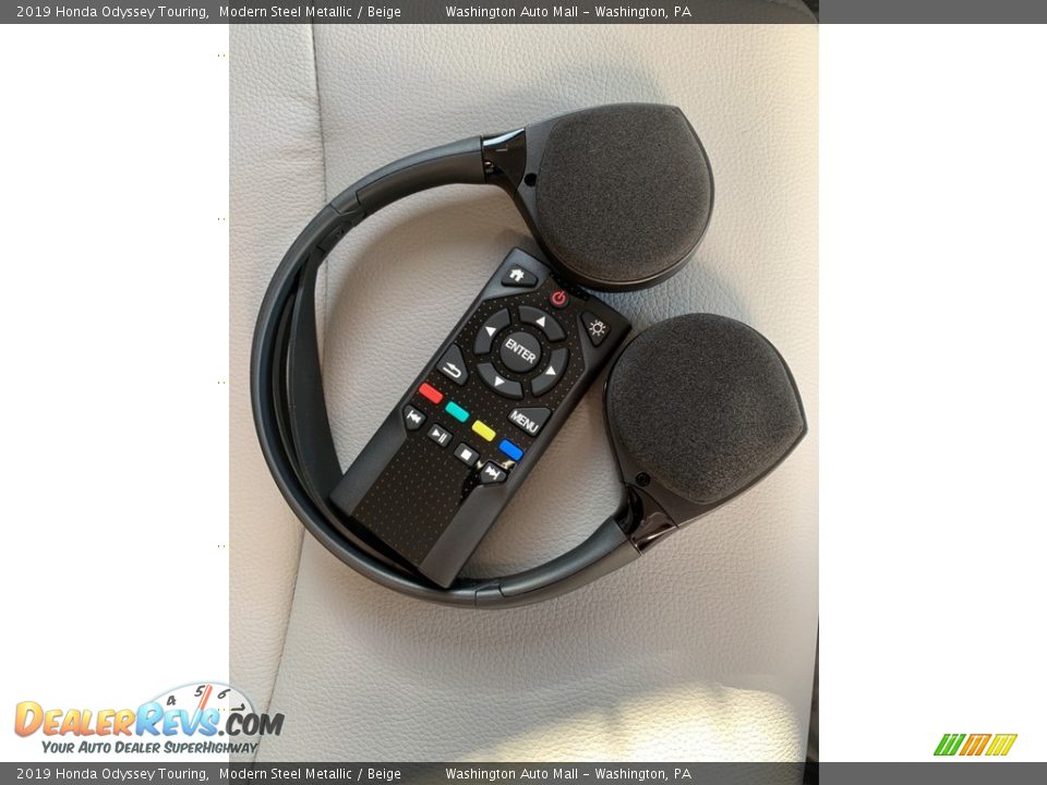 2019 Honda Odyssey Touring Modern Steel Metallic / Beige Photo #28