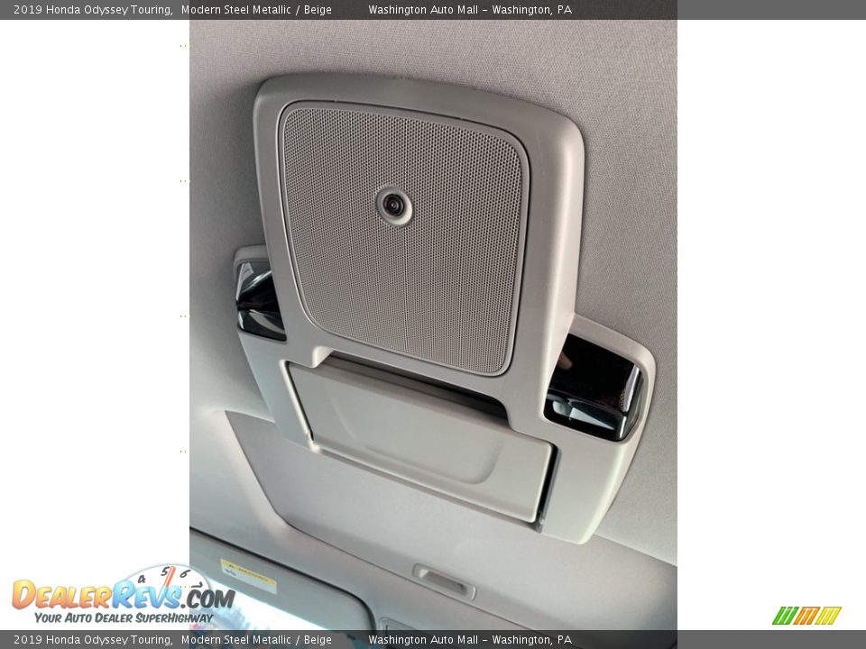 2019 Honda Odyssey Touring Modern Steel Metallic / Beige Photo #31