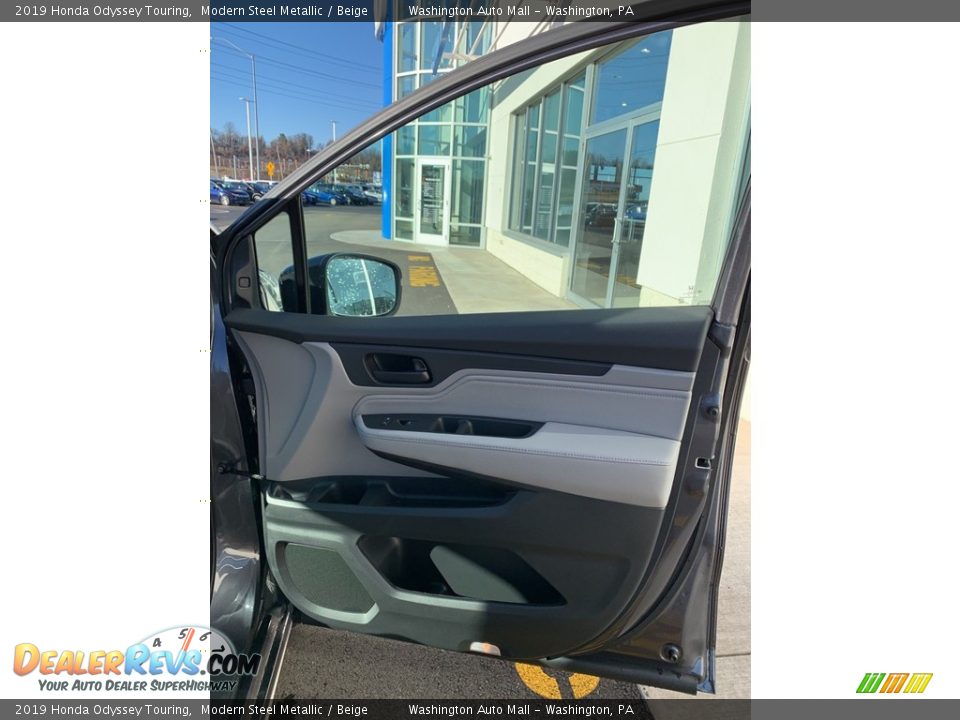 2019 Honda Odyssey Touring Modern Steel Metallic / Beige Photo #33