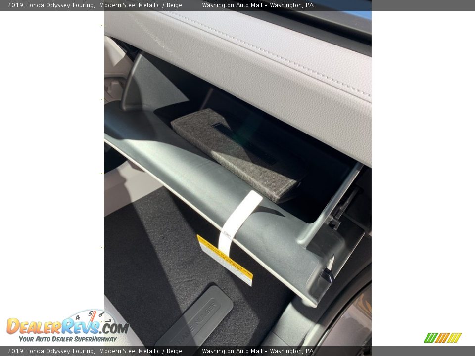 2019 Honda Odyssey Touring Modern Steel Metallic / Beige Photo #36