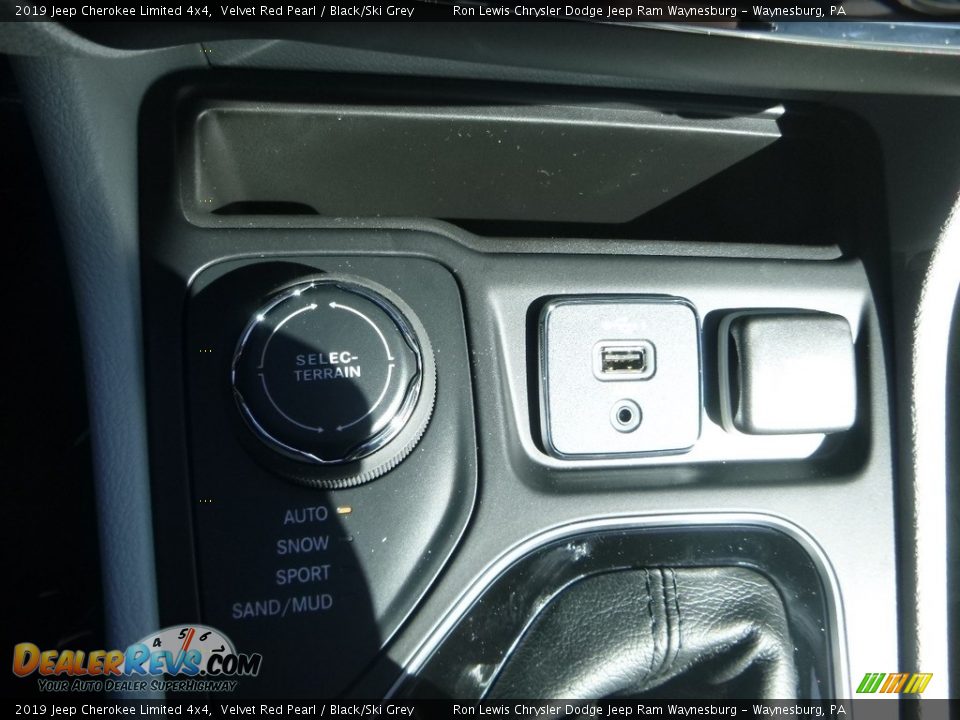 2019 Jeep Cherokee Limited 4x4 Velvet Red Pearl / Black/Ski Grey Photo #17