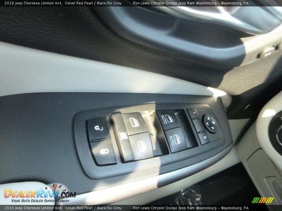 2019 Jeep Cherokee Limited 4x4 Velvet Red Pearl / Black/Ski Grey Photo #18
