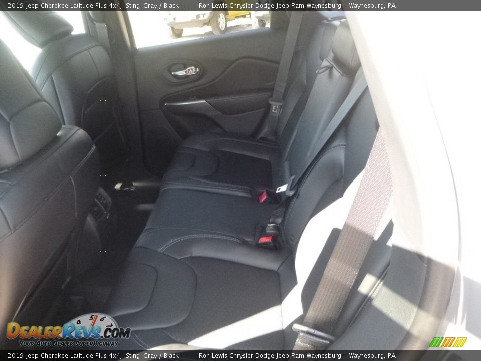 2019 Jeep Cherokee Latitude Plus 4x4 Sting-Gray / Black Photo #12