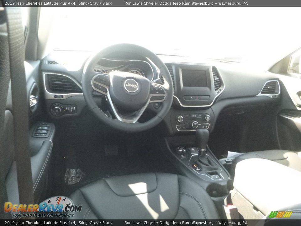 2019 Jeep Cherokee Latitude Plus 4x4 Sting-Gray / Black Photo #13