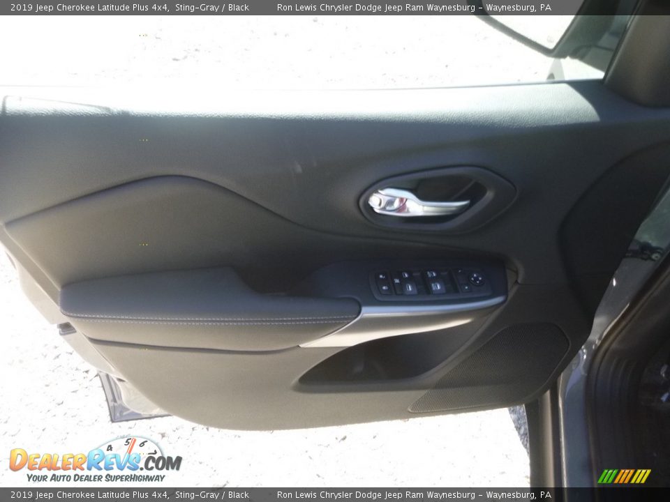 2019 Jeep Cherokee Latitude Plus 4x4 Sting-Gray / Black Photo #14