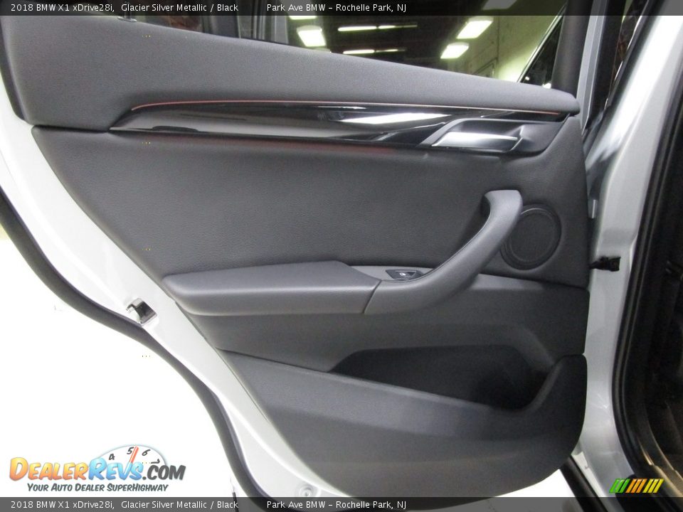 2018 BMW X1 xDrive28i Glacier Silver Metallic / Black Photo #10