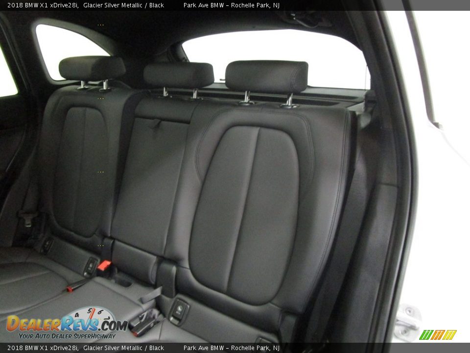 2018 BMW X1 xDrive28i Glacier Silver Metallic / Black Photo #11