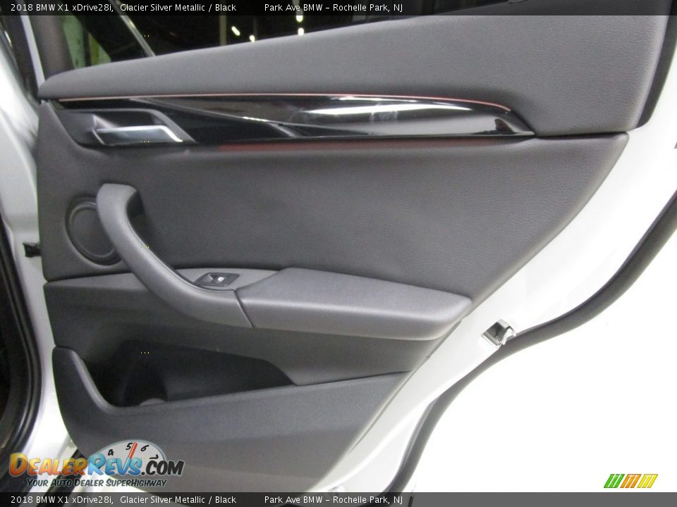 2018 BMW X1 xDrive28i Glacier Silver Metallic / Black Photo #16