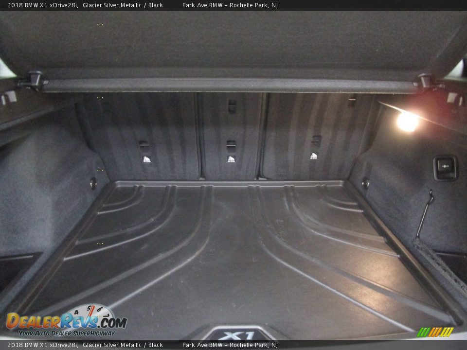 2018 BMW X1 xDrive28i Glacier Silver Metallic / Black Photo #20