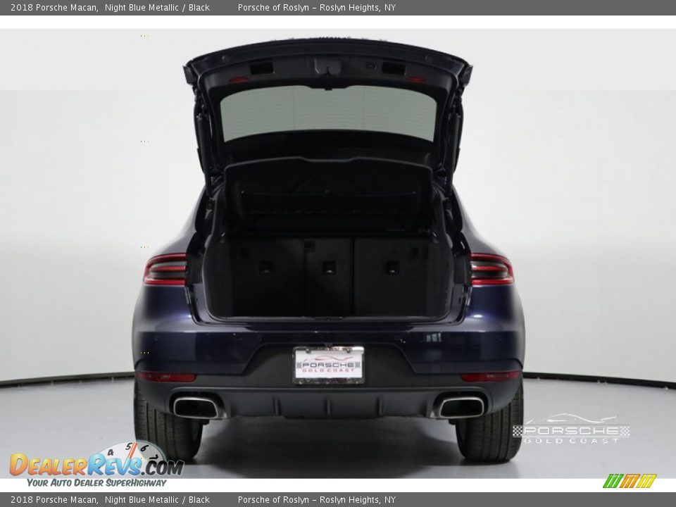 2018 Porsche Macan Night Blue Metallic / Black Photo #7