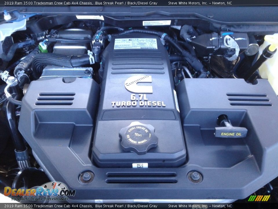 2019 Ram 3500 Tradesman Crew Cab 4x4 Chassis 6.7 Liter OHV 24-Valve Cummins Turbo-Diesel Inline 6 Cylinder Engine Photo #27