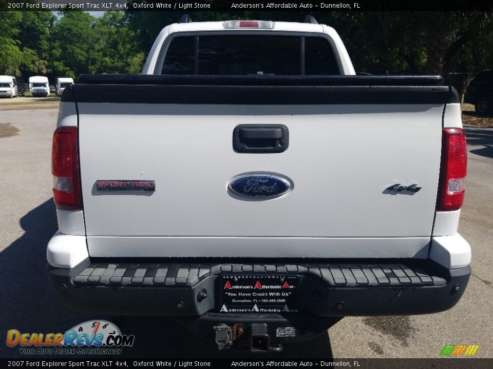 2007 Ford Explorer Sport Trac XLT 4x4 Oxford White / Light Stone Photo #4
