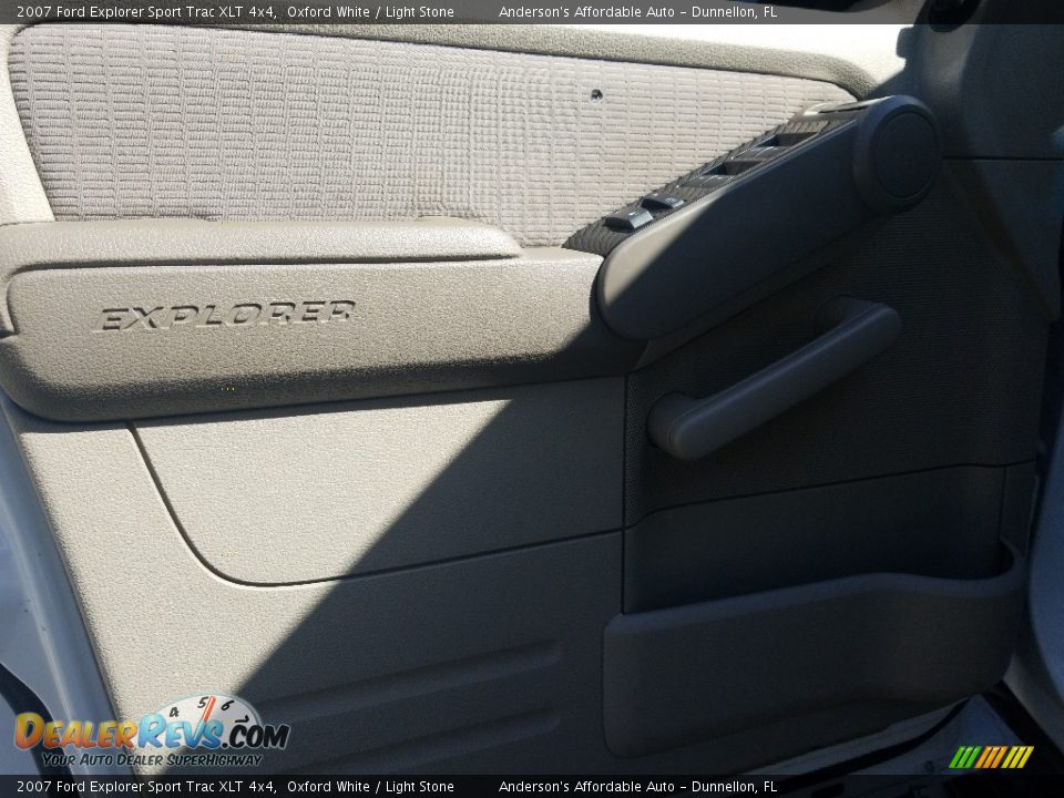 2007 Ford Explorer Sport Trac XLT 4x4 Oxford White / Light Stone Photo #9