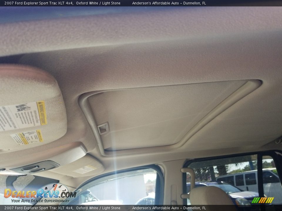 2007 Ford Explorer Sport Trac XLT 4x4 Oxford White / Light Stone Photo #12