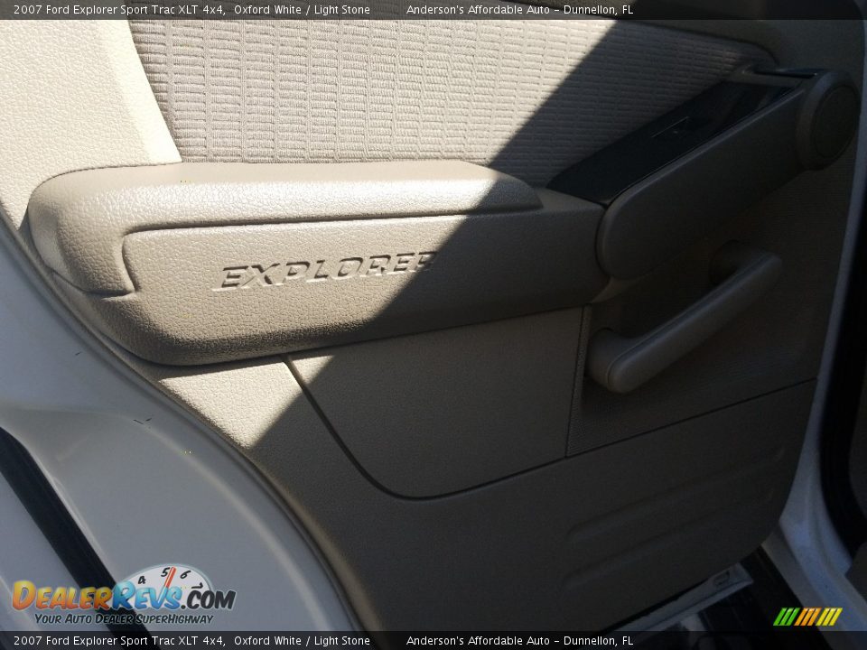 2007 Ford Explorer Sport Trac XLT 4x4 Oxford White / Light Stone Photo #15